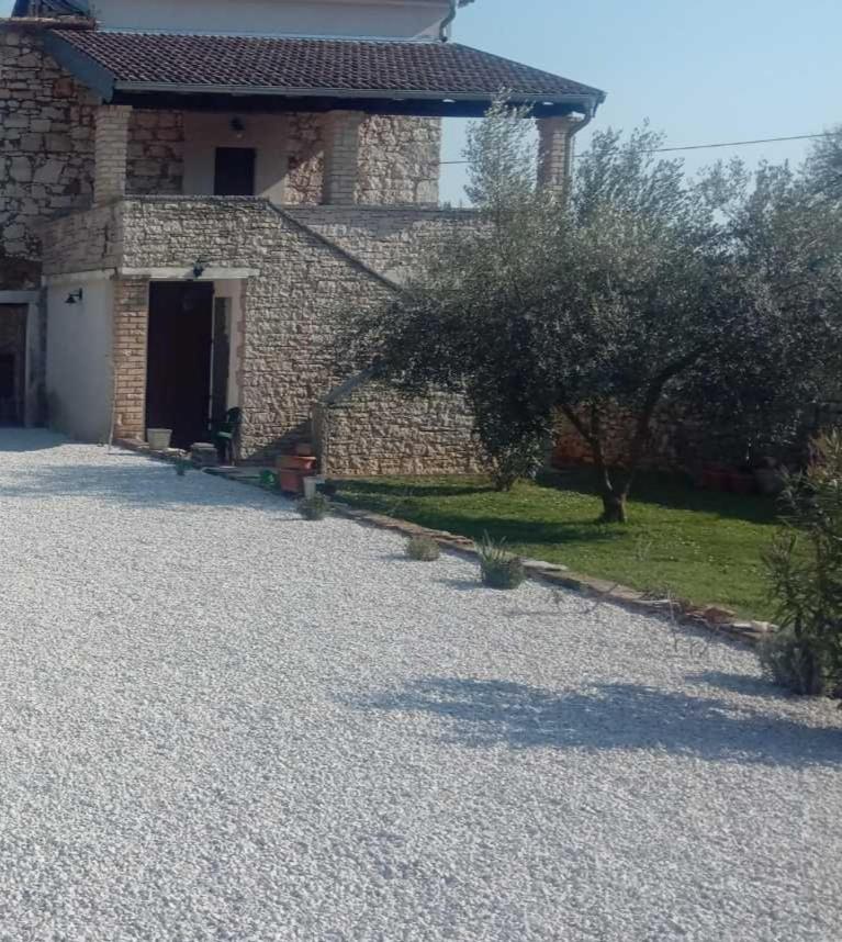Holiday Home Stancija Becic Mugeba المظهر الخارجي الصورة